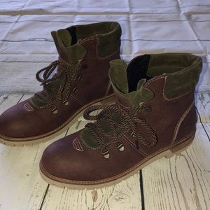 **NEW** Bass Leather Boot